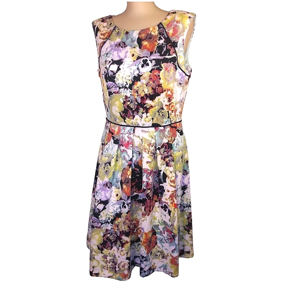 Tahari Floral fully lined lightweight pleated swing dress - Picture 2 of 10